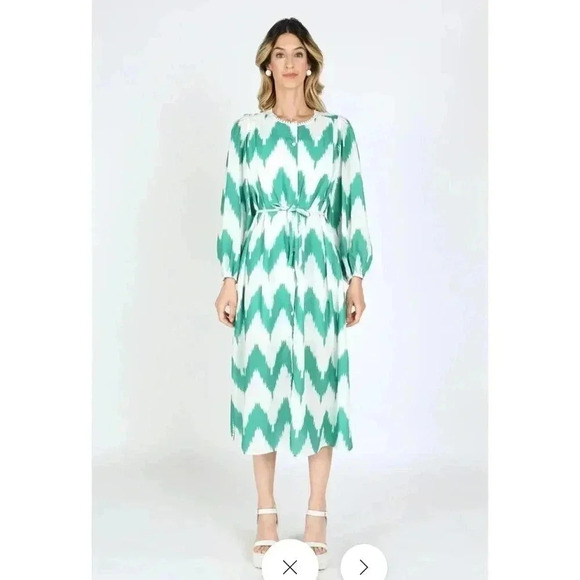 Beulah Dresses & Skirts - Tuckernuck Beulah Style Charlotte Chevron Printed Midi Dress Green size L